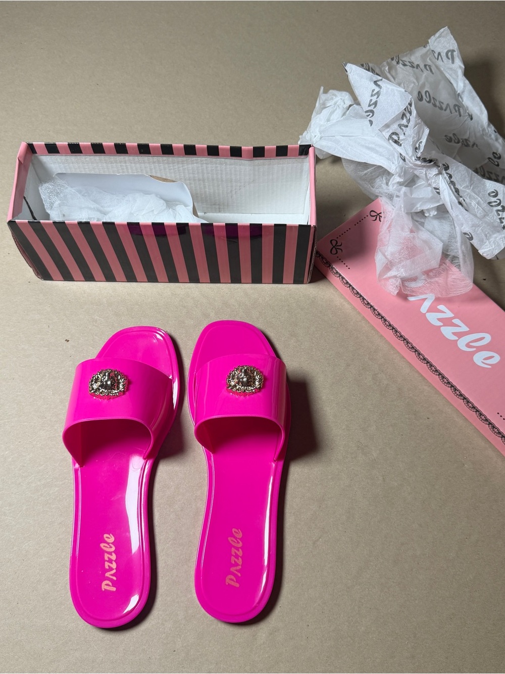 Pazzle pink jelly sldies rhinestone metalic lion brand new in box womens size 8